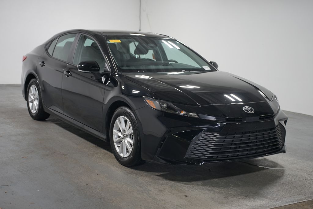 2025 Toyota Camry LE 3