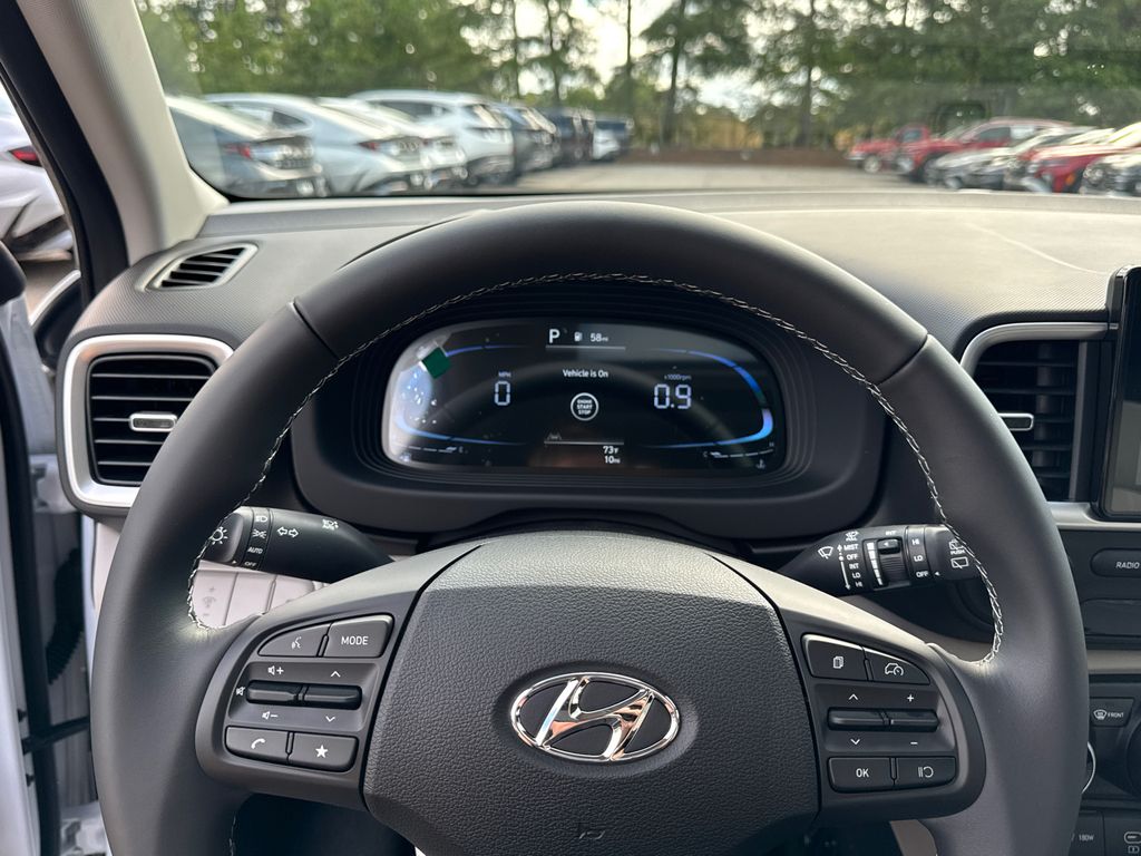 2025 Hyundai Venue SEL photo 17