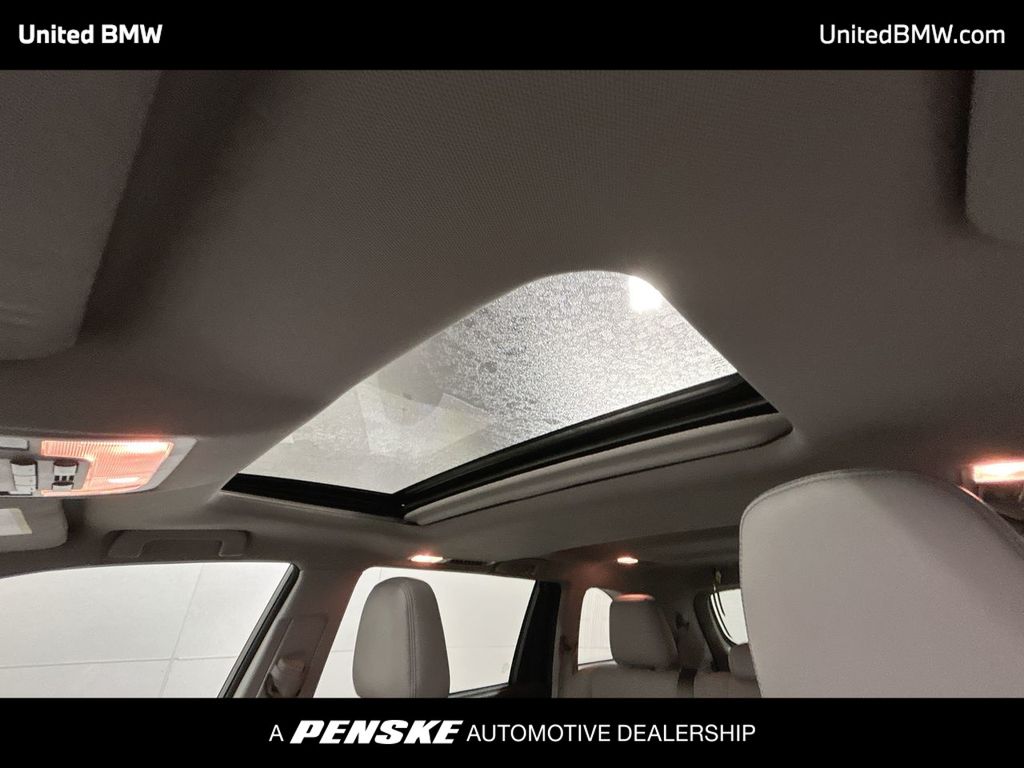 Thumbnail: 2016 Toyota Highlander - 20