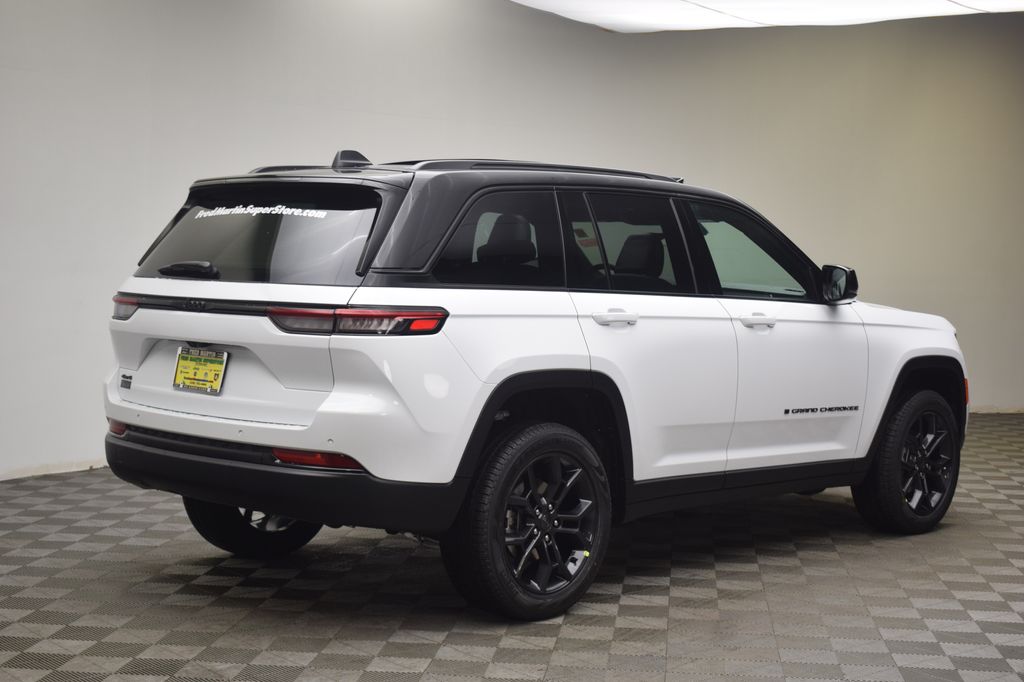 new 2025 Jeep Grand Cherokee car, priced at $50,186