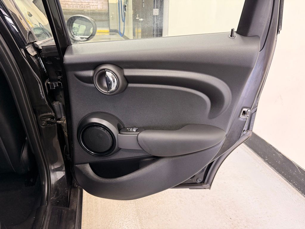 Thumbnail: 2022 MINI Cooper - 25