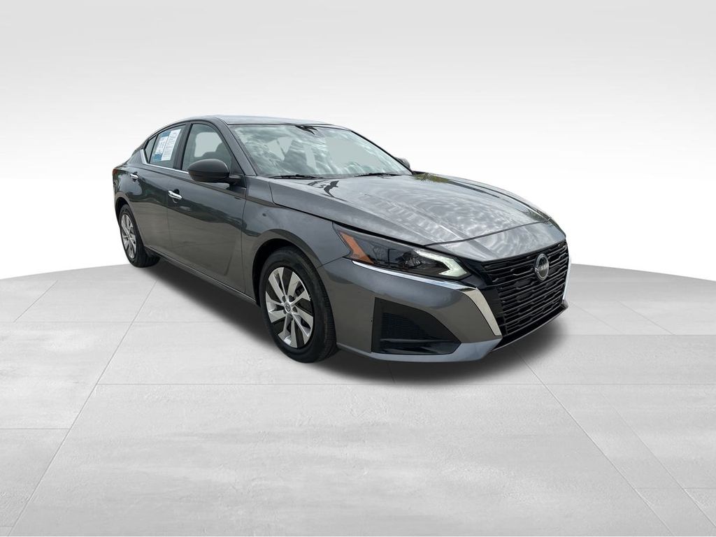 2024 Gun Metallic Nissan Altima 2.5 S FWD Sedan