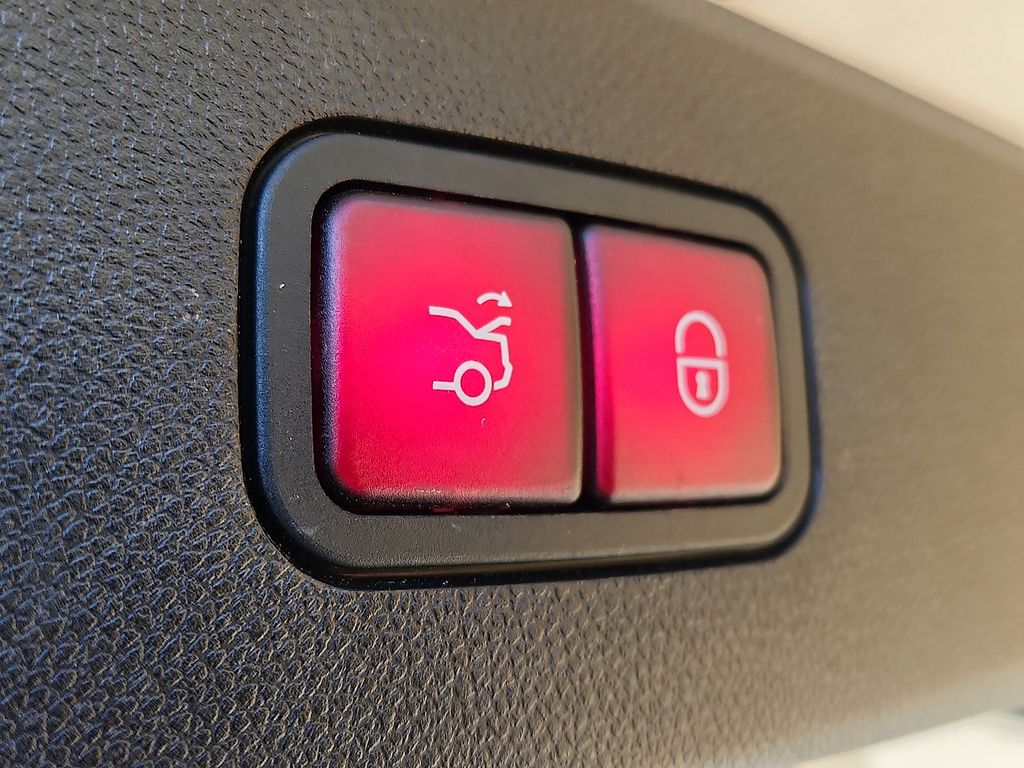 Thumbnail: 2014 Mercedes-Benz E-Class - 29