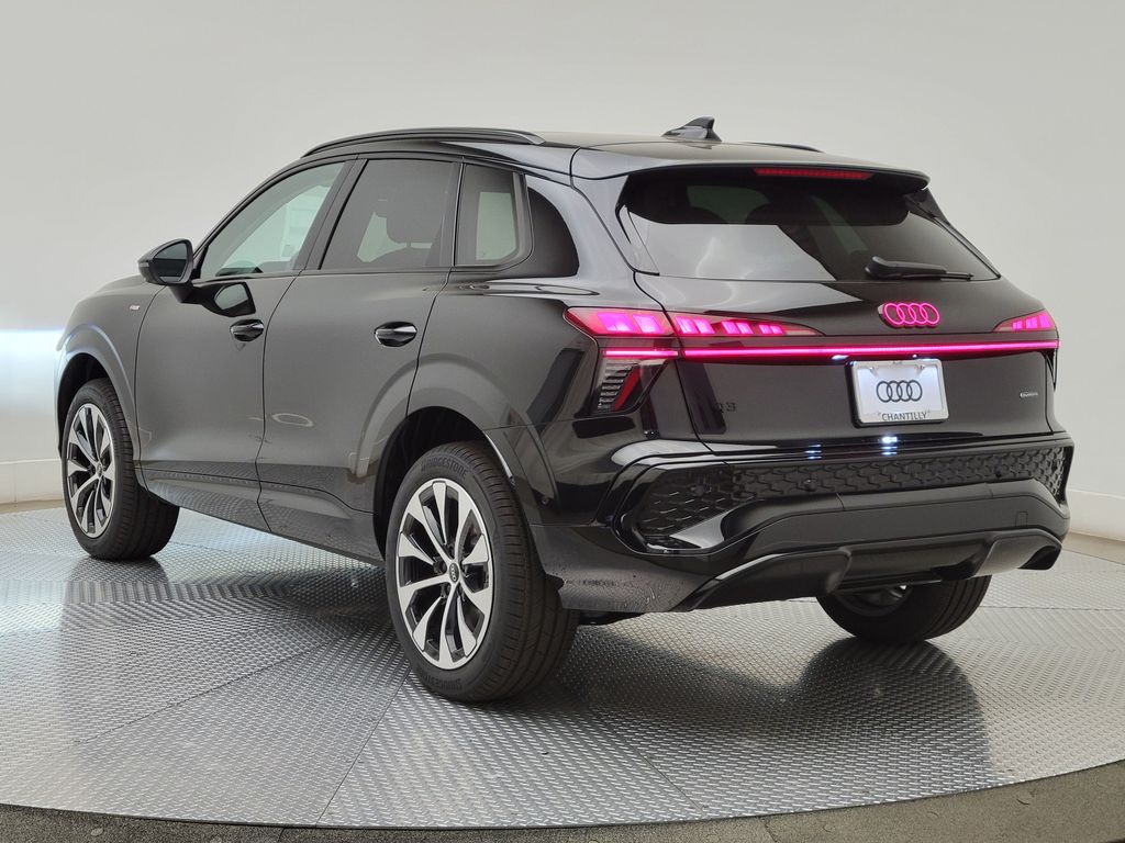 Thumbnail: 2026 Audi Q3 - 4