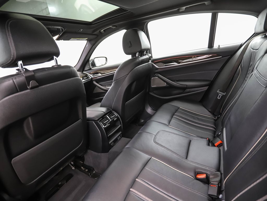 Thumbnail: 2021 BMW 5 Series - 21