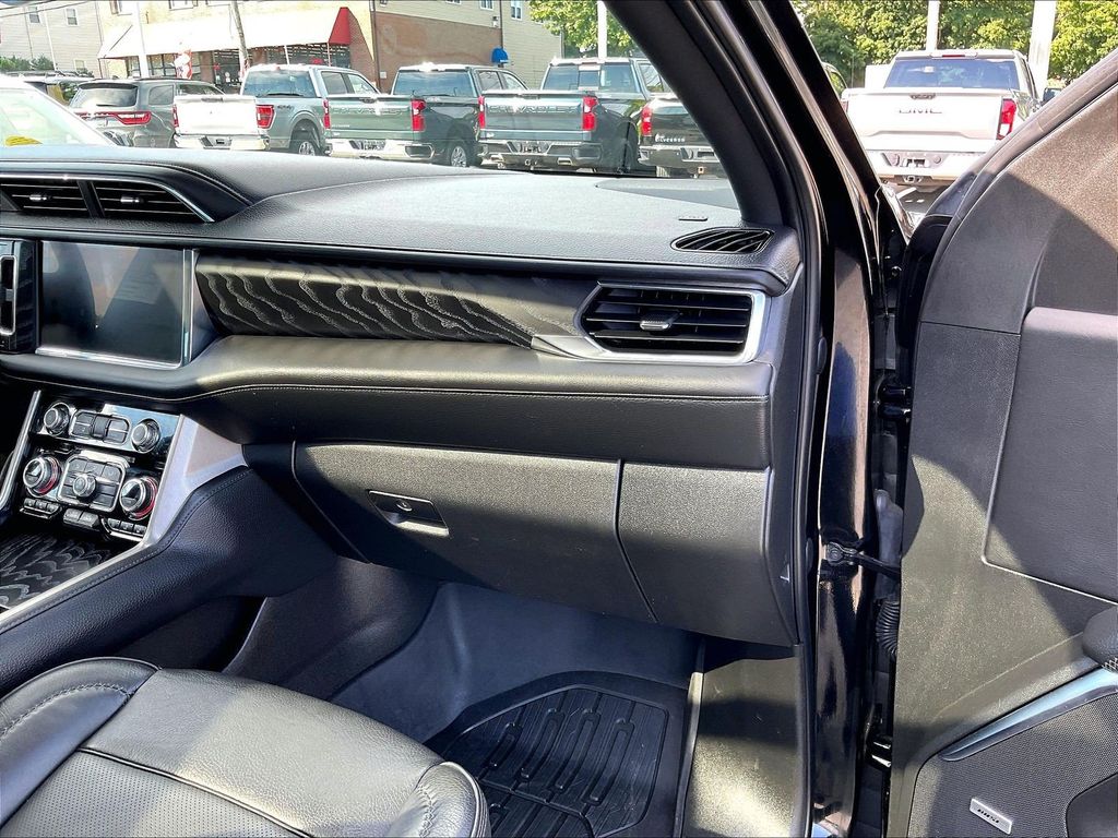 2023 GMC Yukon XL — photo 13