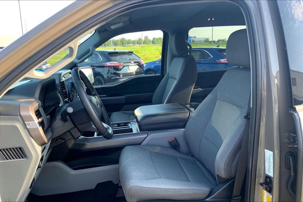 Used 2025 Gray Ford XLT image 9