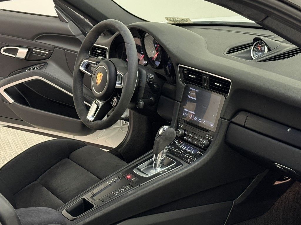 Thumbnail: 2019 Porsche 911 - 18