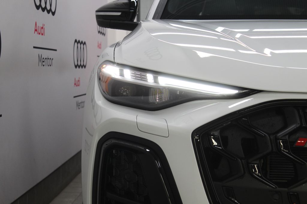 Thumbnail: 2025 Audi SQ5 - 10