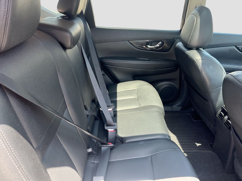 Used 2017 Blue Nissan SL image 27