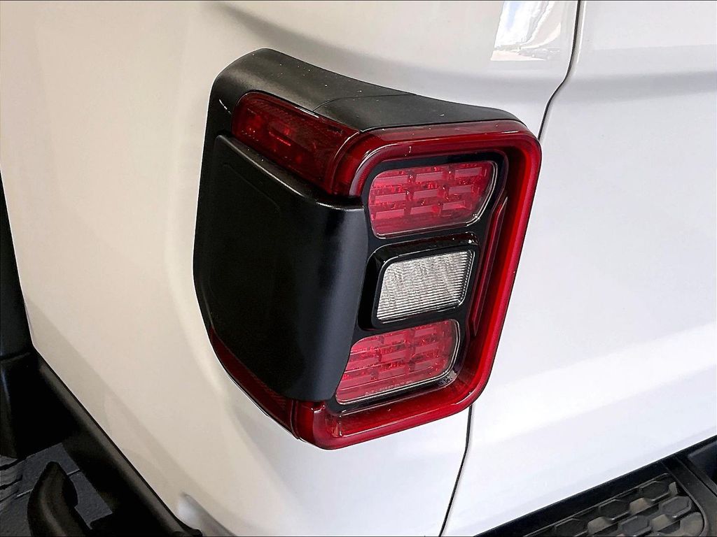 2026 Jeep Gladiator — photo 33