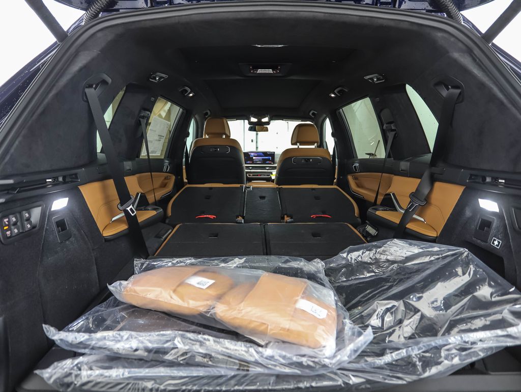 Thumbnail: 2026 BMW X7 - 29