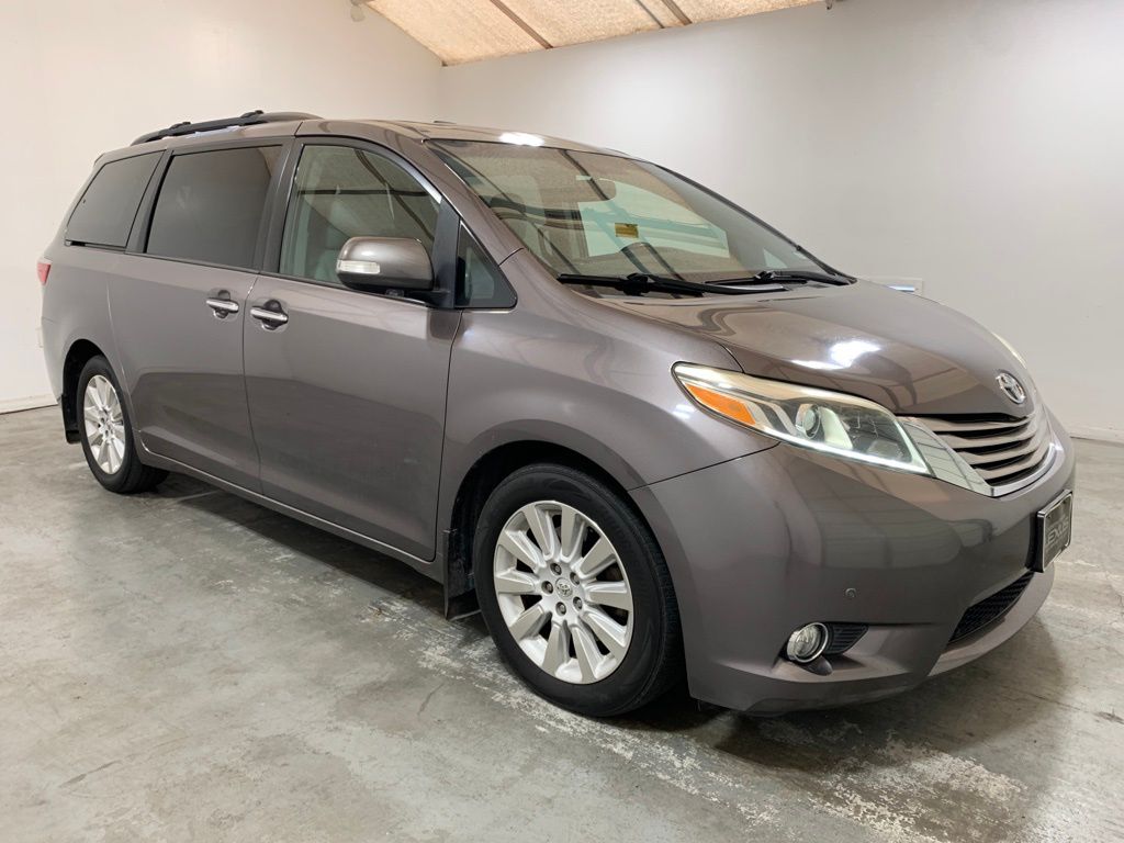 2015 Toyota Sienna Limited 3