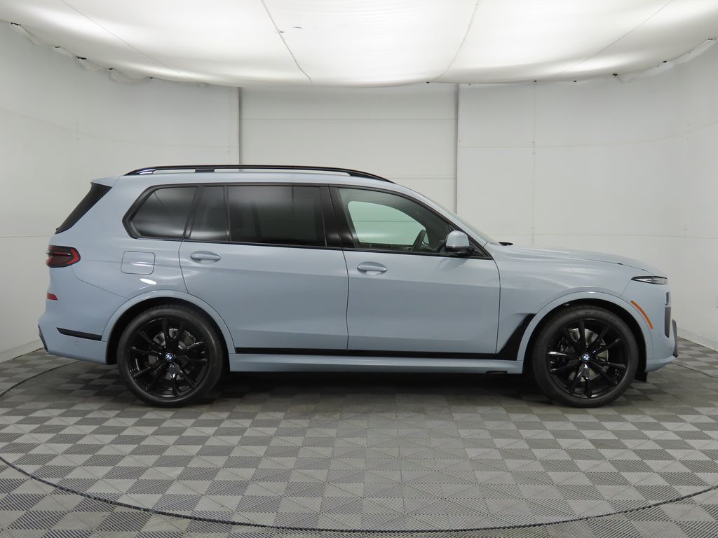 Thumbnail: 2026 BMW X7 - 4