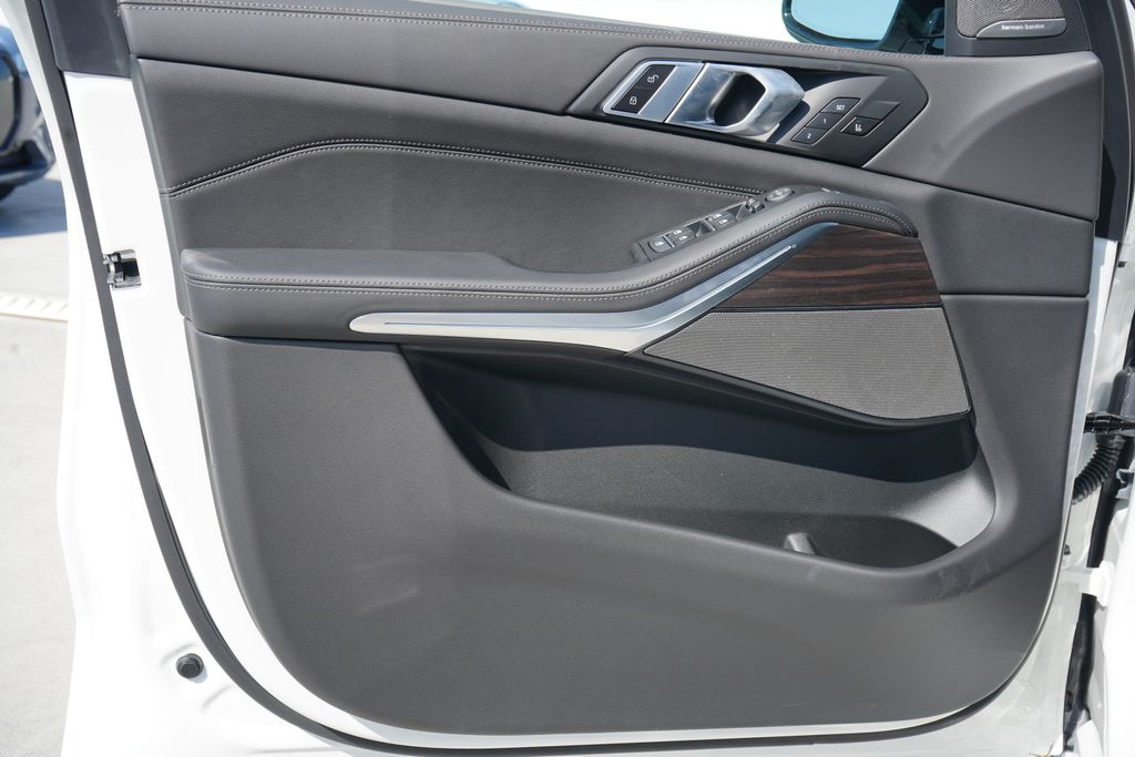Thumbnail: 2026 BMW X5 - 8
