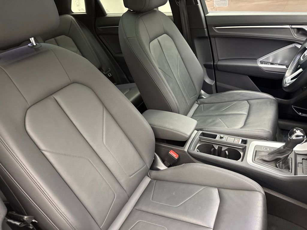 Thumbnail: 2020 Audi Q3 - 29