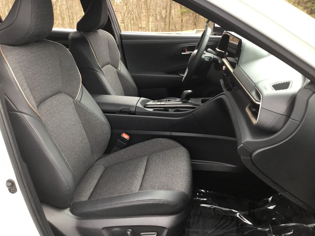 Thumbnail: 2023 Toyota Crown - 13