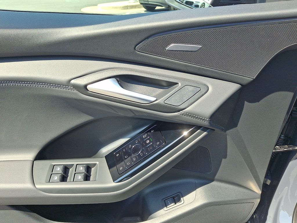 Thumbnail: 2025 Audi Q6 e-tron - 12