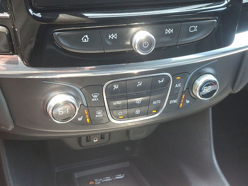 2023 Chevrolet Traverse LT 16