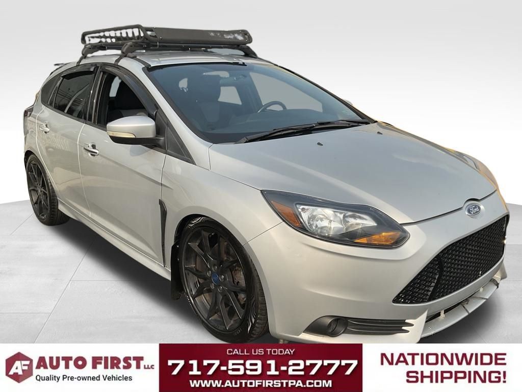 Ingot Silver 2013 Ford Focus Hatchback Front-Wheel Drive 6-Speed Manual