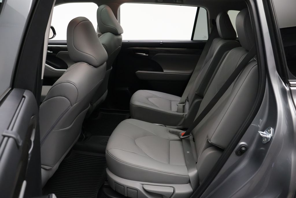 Thumbnail: 2025 Toyota Highlander - 19