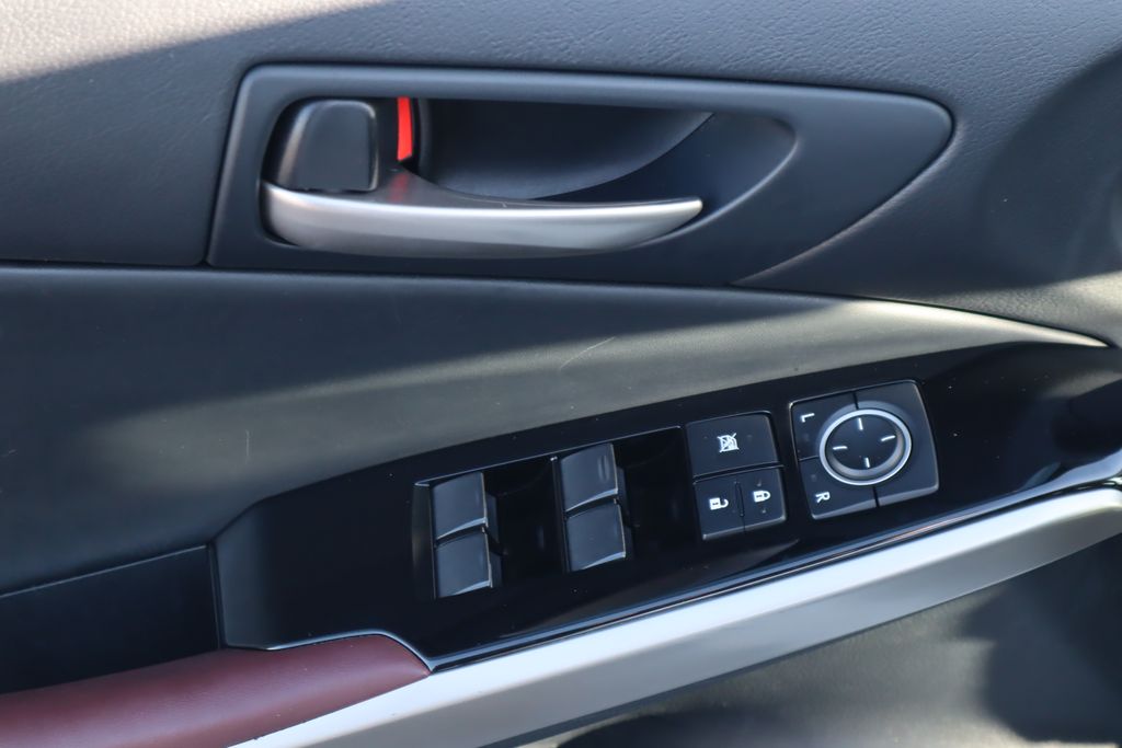 Thumbnail: 2017 Lexus IS - 22