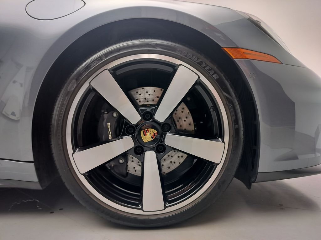 Thumbnail: 2025 Porsche 911 - 24