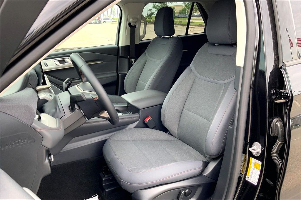 2026 Ford Explorer Active - Photo 9