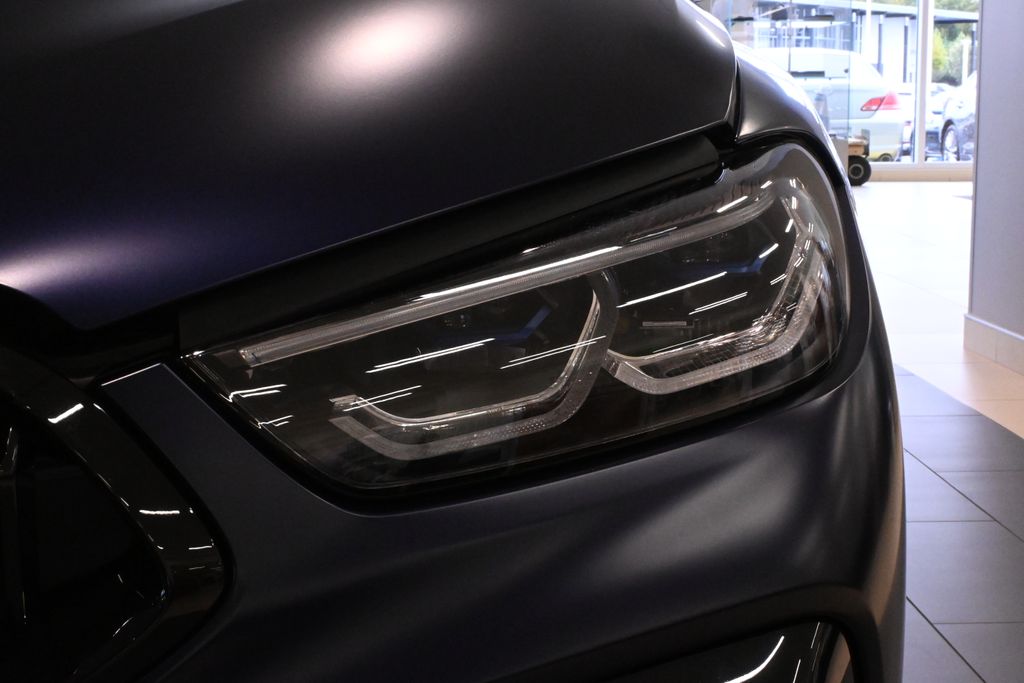 Thumbnail: 2025 BMW M8 - 8