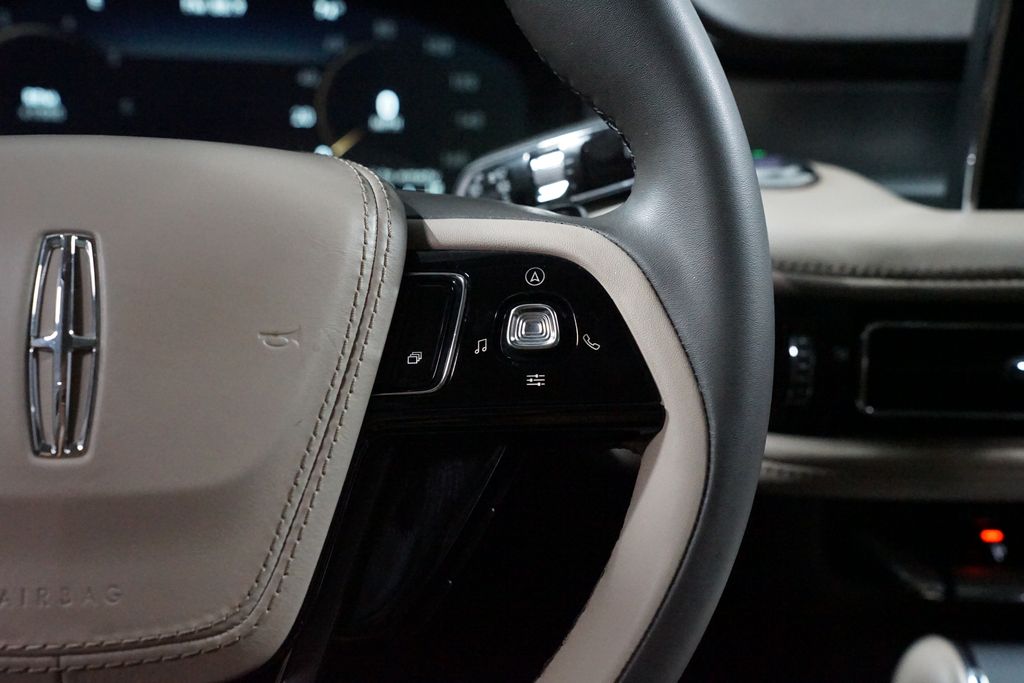 Thumbnail: 2023 Lincoln Aviator - 13