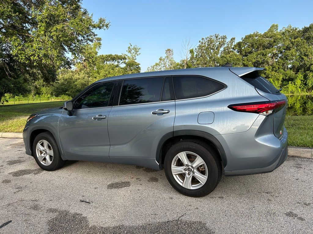 Thumbnail: 2022 Toyota Highlander - 3