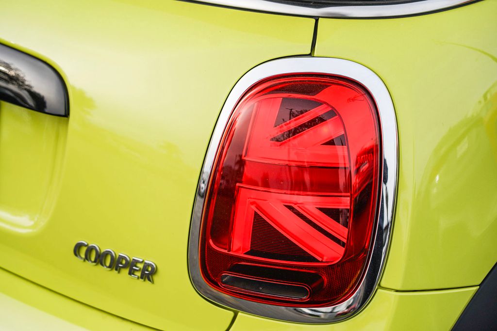 2022 MINI Cooper Signature 9