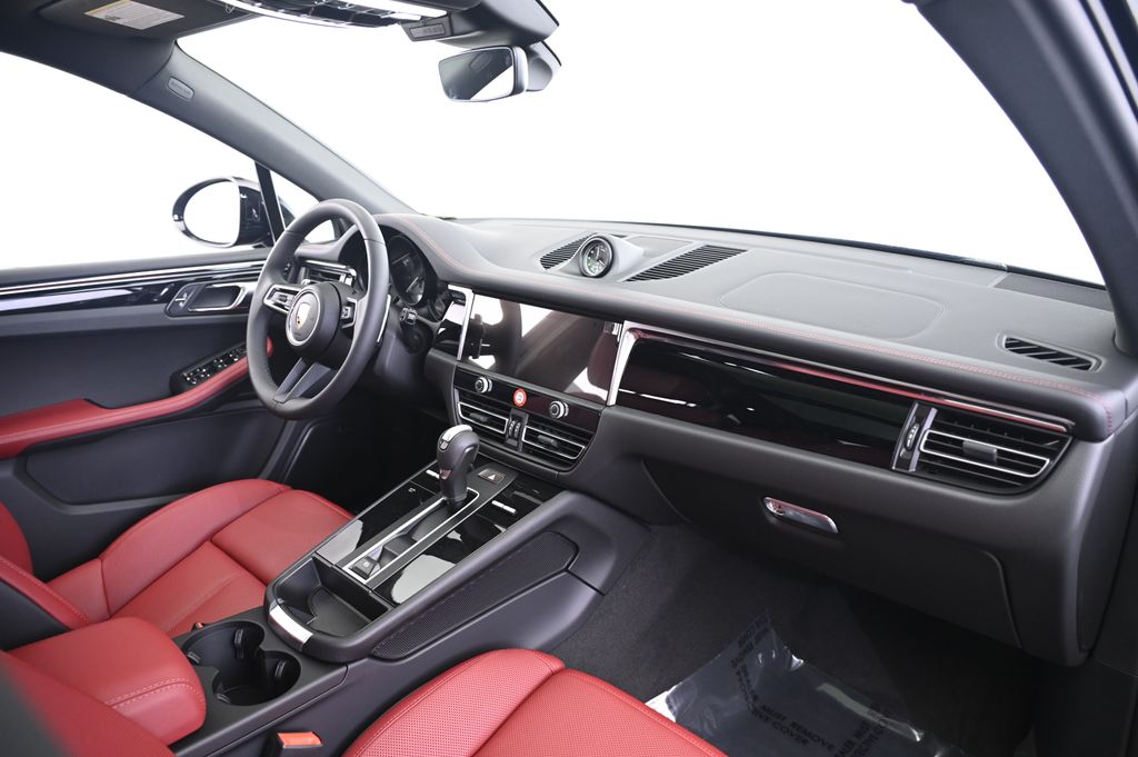 Thumbnail: 2025 Porsche Macan - 26