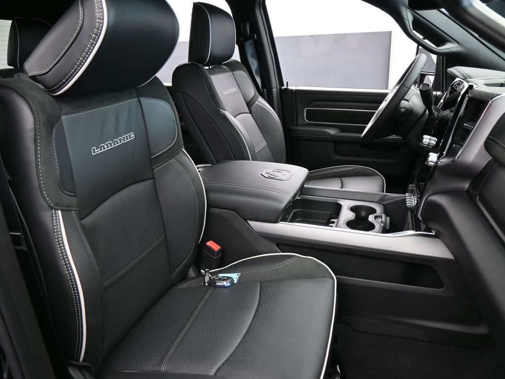 New 2026 Diamond Black Crystal Pearlcoat Ram Laramie image 51