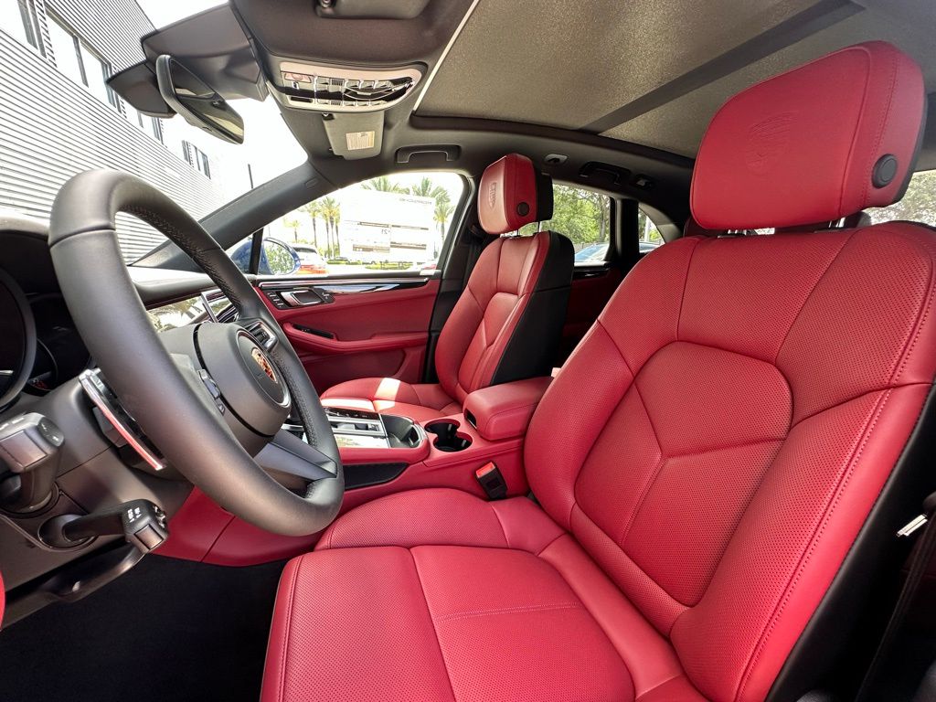 Thumbnail: 2026 Porsche Macan - 5