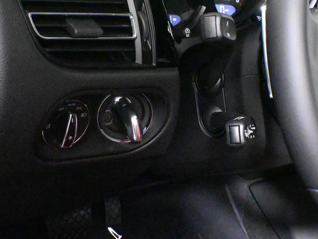 Thumbnail: 2026 Porsche Macan - 29