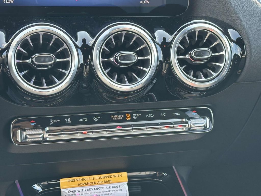 Thumbnail: 2025 Mercedes-Benz GLA - 23