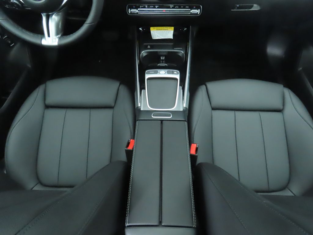 Thumbnail: 2025 Mercedes-Benz GLB - 16