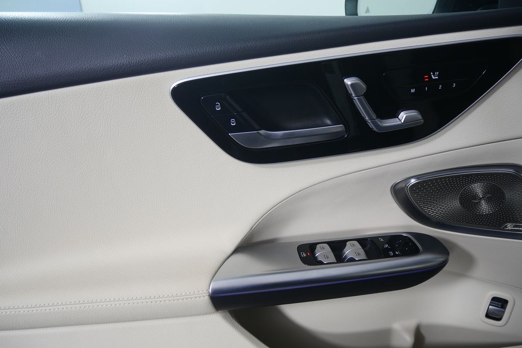 Thumbnail: 2023 Mercedes-Benz C-Class - 8