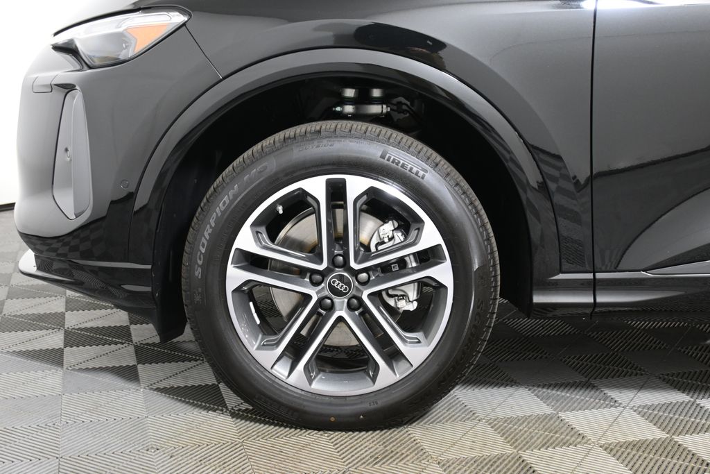 Thumbnail: 2025 Audi Q5 - 11