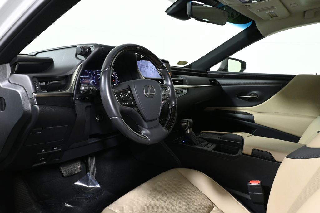 Thumbnail: 2021 Lexus ES - 15