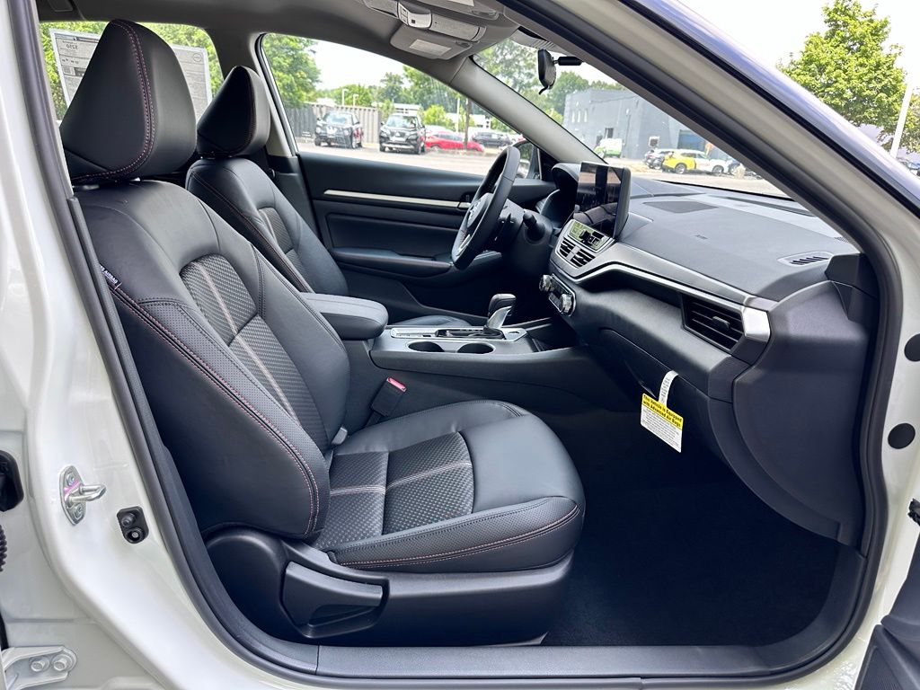 New 2026 Pearl White/Super Black Nissan 2.5 SR image 16
