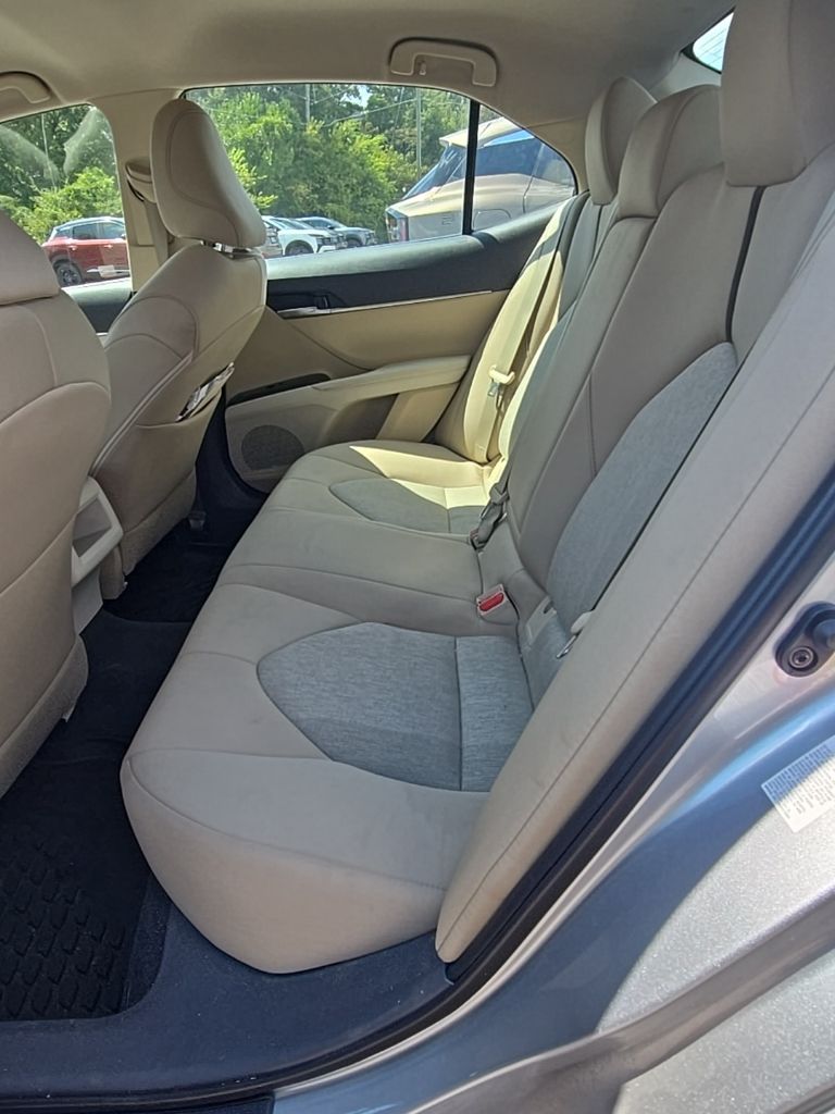 2018 Toyota Camry SE XLE photo 10