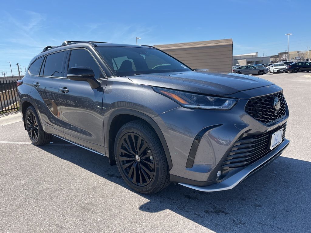 Thumbnail: 2024 Toyota Highlander - 3