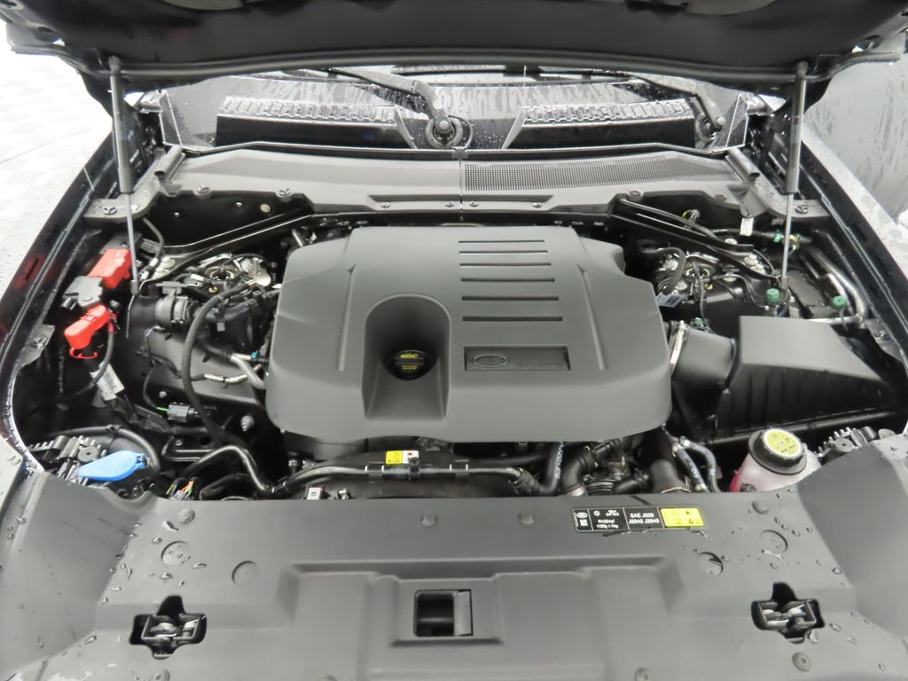 2025 Land Rover Defender 130 31
