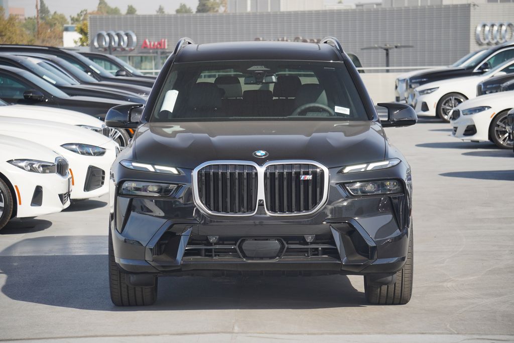 2025 BMW X7 M60i 2