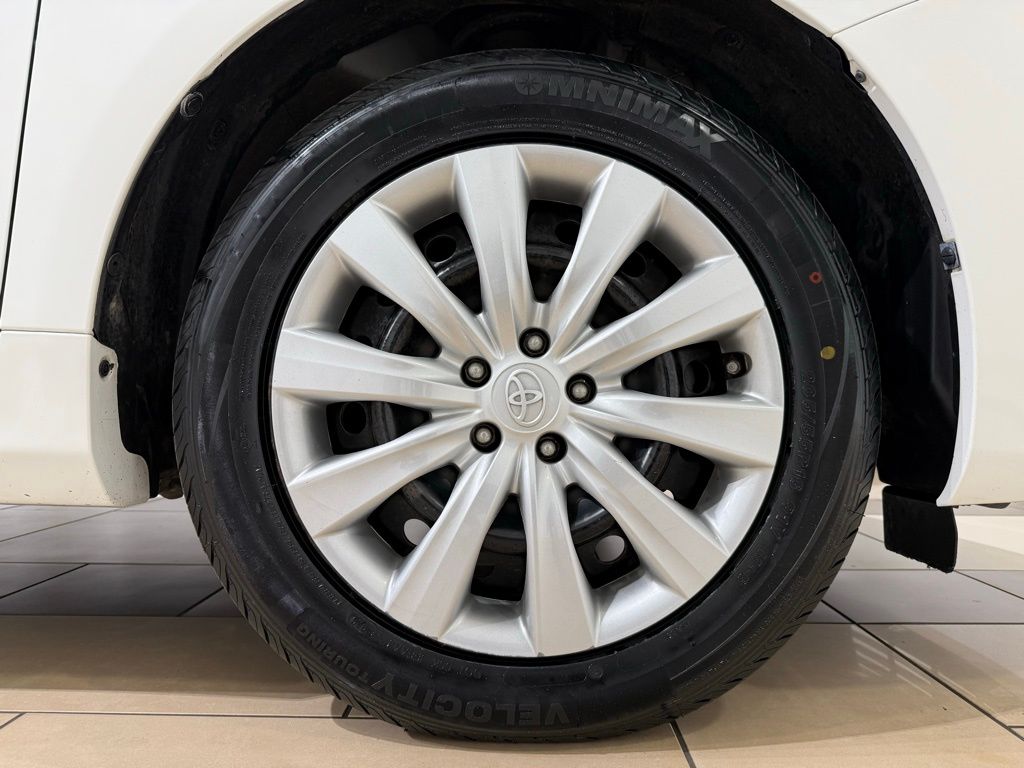 Thumbnail: 2013 Toyota Corolla - 10