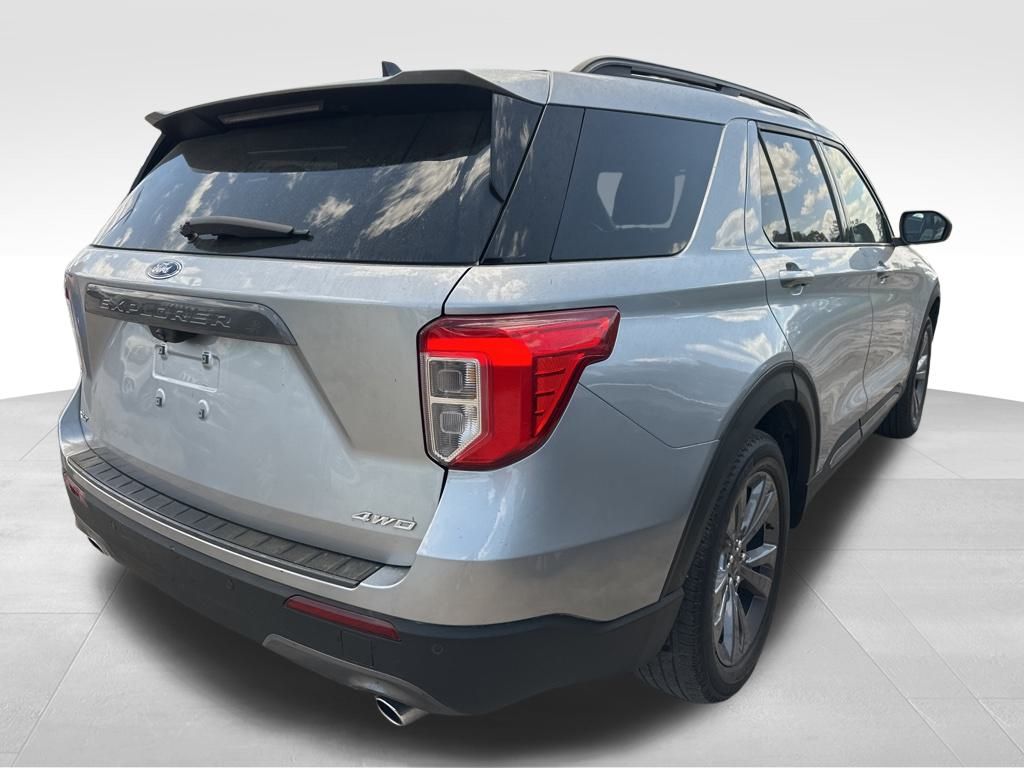 2021 Iconic Silver Metallic Ford Explorer XLT 4X4 SUV
