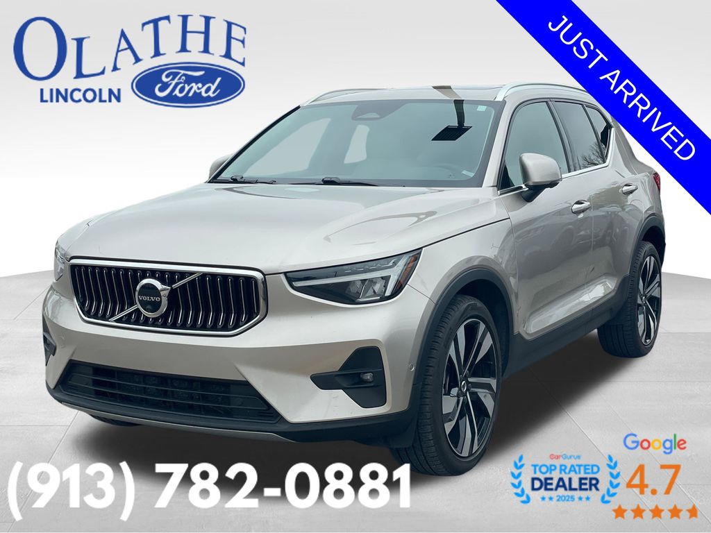 2023 Volvo XC40 B5 Ultimate Bright Theme AWD