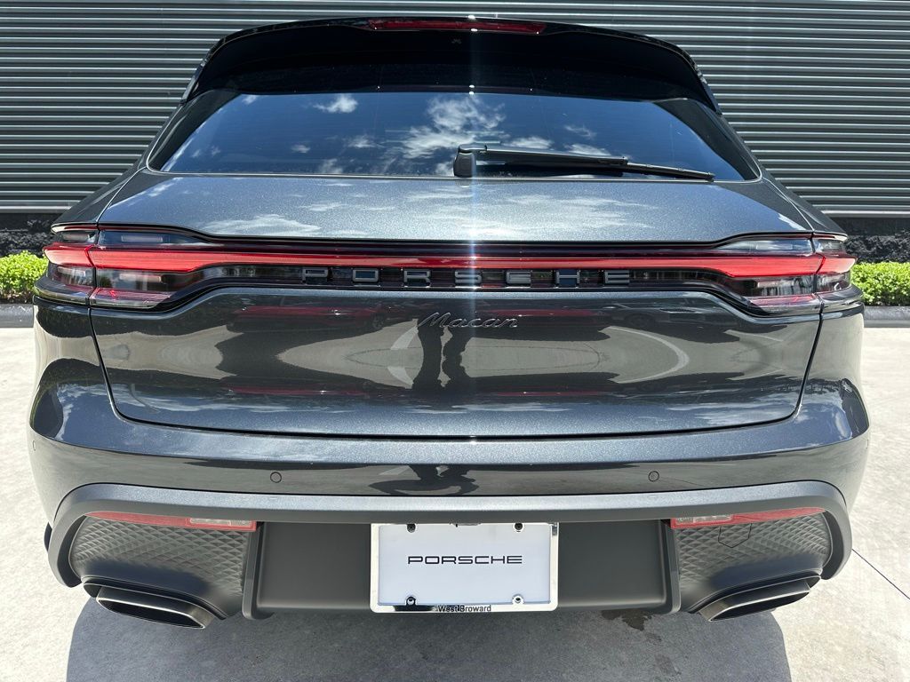 Thumbnail: 2026 Porsche Macan - 12